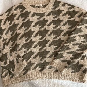 Easel Stylish Beige and Olive Houndstooth oversized Sweater size s